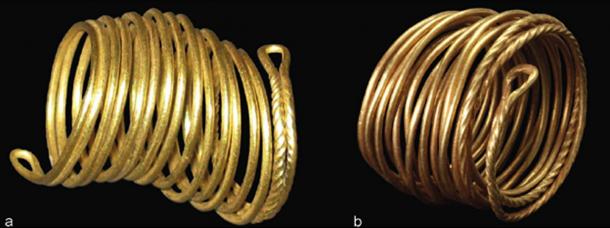 Due anelli d'oro rilevati nella valle Tollense (una:.. Weltzin 32, l 2,9 cm Foto J. Krüger; b: Weltzin 4, l 3,1 cm.. 