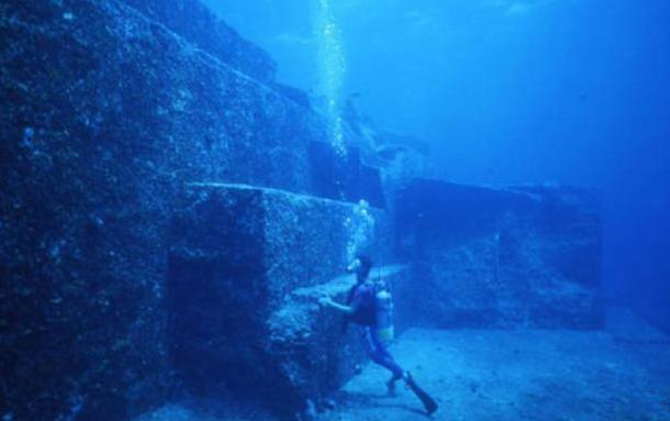 estructuras subacuáticas en Yonaguni, Japón