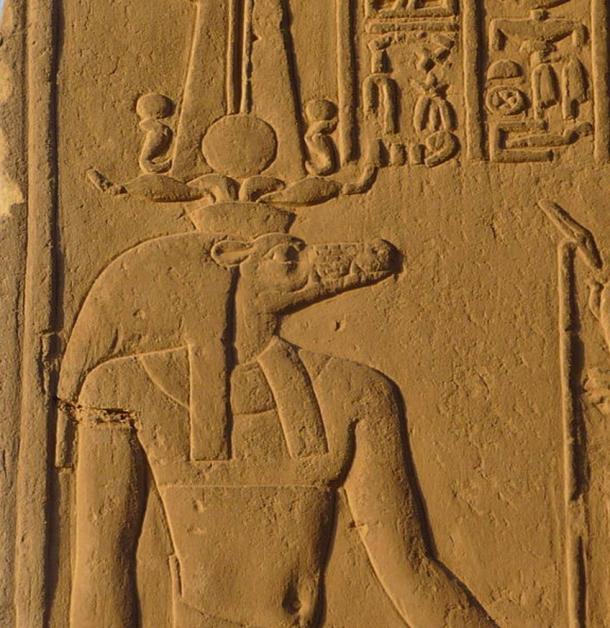 dragon - Sobeknefru. Primera faraona y reina de la corte del dragón. Wall-relief-of-Sobek