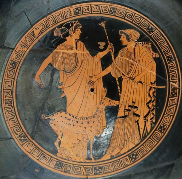 Apolo (izquierda) y Artemis ofrece en ático de figuras rojas taza