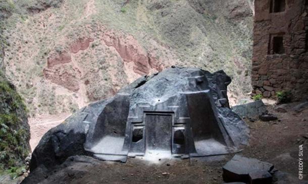 A carved altar with three alcoves into an outcrop of bluestone. Photograph © Freddy Silva