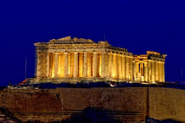 The columns of the Parthenon were built with entasis.