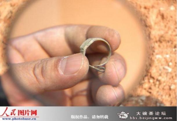 Язон Масон - Кольцо в виде швейцарских часов было обнаружено в 400-летней китайской гробнице – еще одно доказательство для путешествий во времени? Enigmatic-ring-watch