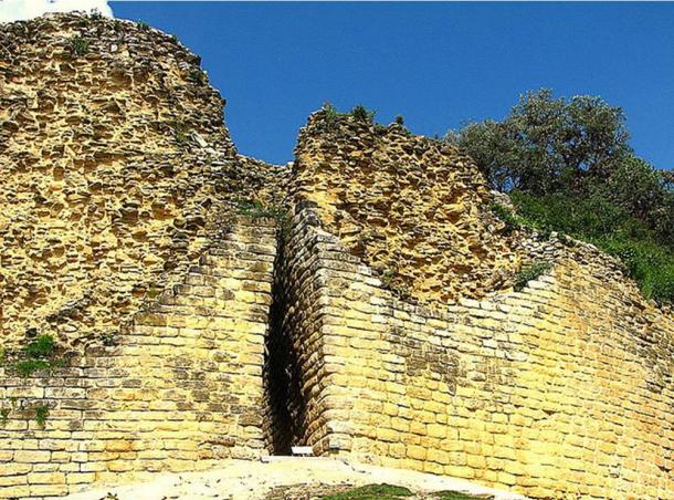 Una de las entradas a Kuelap.