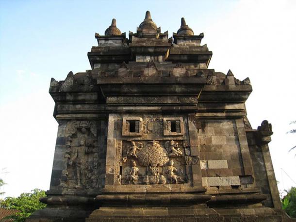 22 Ancient Gold Plates Inscribed with Names of Gods Unearthed in Stone