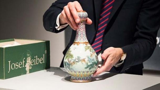 The Qing dynasty period porcelain vase
