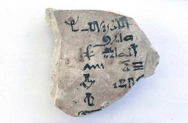 One side of the ancient alphabet primer.