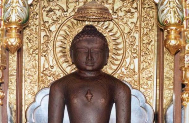 Detail of a statue of Mahavira at Shri Mahavirji, Rajasthan.