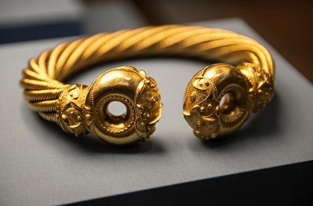The Snettisham Torc (a golden necklace) like one Boudica might have worn.