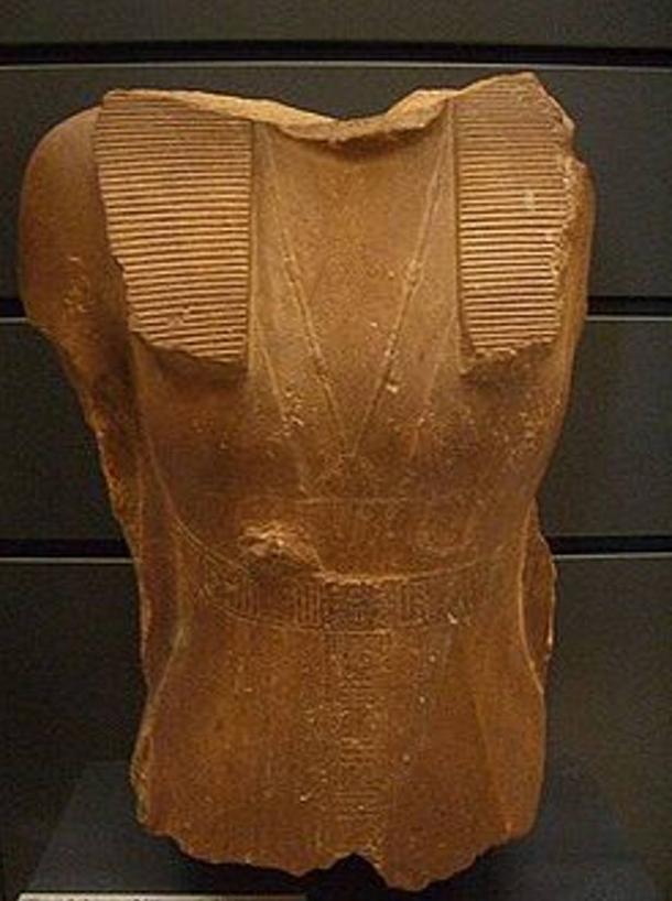 dragon - Sobeknefru. Primera faraona y reina de la corte del dragón. Headless-statue-of-Sobekneferu