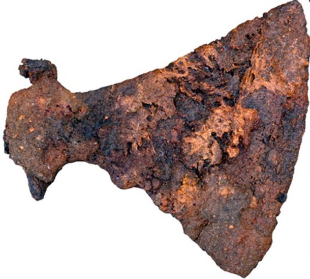 Archaeologists found a large axe buried in one of the men's graves