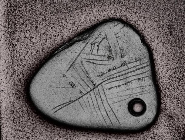 An image of the pendant using specular enhancement.