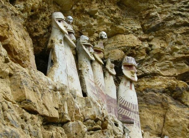 Los sarcófagos de Carajia, emblemático de la cultura Chachapoya perdido.