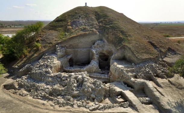 La liquidación de Solnitsata es objeto de cierta controversia.  El investigador principal, no dicen que es la ciudad más antigua de Europa, pero otro arqueólogo dijo que trabajó en grandes asentamientos, mayores en Serbia.