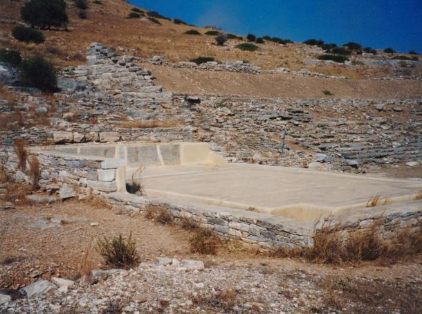 Remnants of the silver-processing facilities in Thorikos remain. In this facility, workers separated lead from silver.