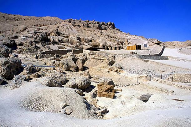 View of the south side of the hill of Dra Abu el-Naga, where the Djehuty Project is taking place. 