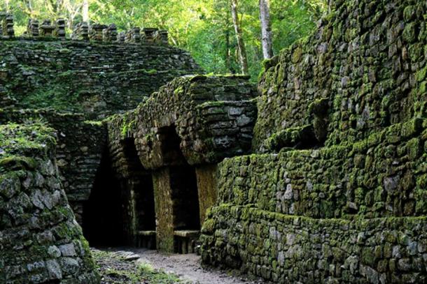 The legendary Yucatan Hall of Records found at Yaxchilan? Strange Labyrinths and Edgar Cayce Tunnel-openings-on-the-lower-level