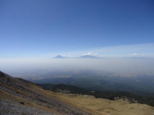 View of the volcanoes from the top of the volcano Malintzin.