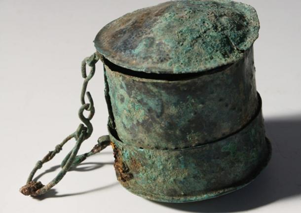 A workbox found in the grave of a woman.