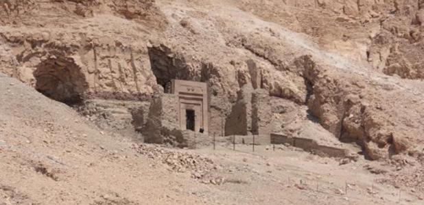 STAR MAPS AND SECRETS: THE MYSTERIOUS TOMB OF SENENMUT, CLOSE COMPANION TO QUEEN HATSHEPSUT Tomb-of-Senenmut1