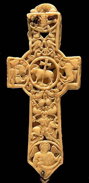 11th century walrus ivory cross reliquary at the Victoria & Albert Museum. (Public Domain)