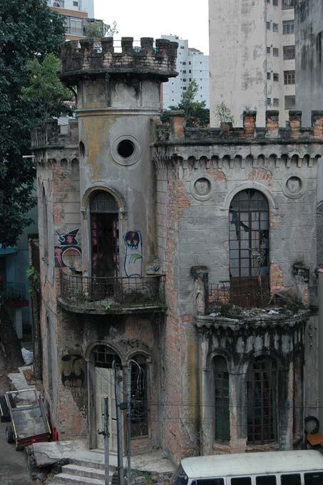 A horrible event took place at the Little Castle of Apa street and over the years it fell into disrepair.