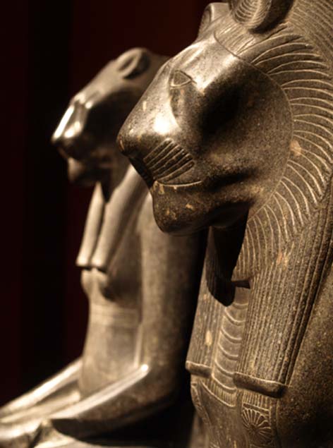 Adjacent statue of Sekhmet in profile Kunsthistorisches Museum, Vienna