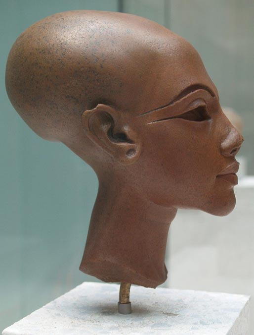 Un busto detto di essere di una principessa di Amarna 
