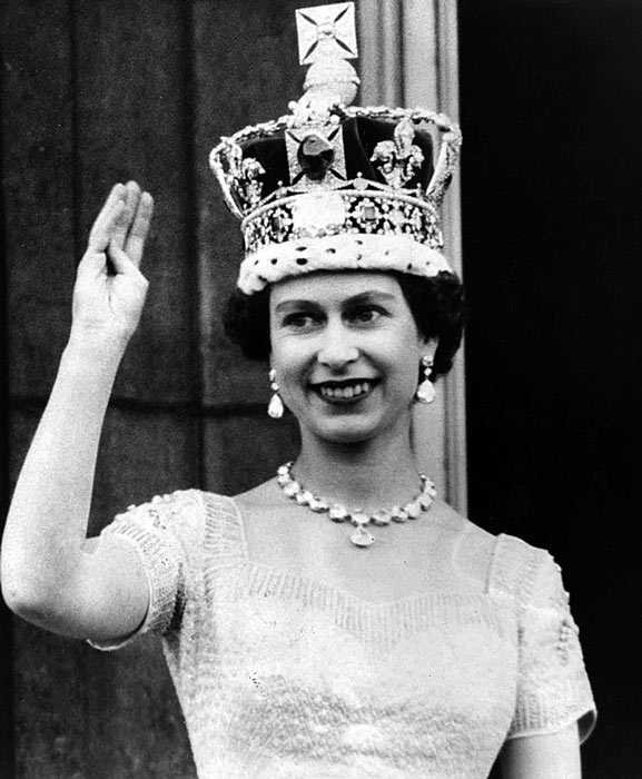 Queen Elizabeth II waves from the palace balcony after her official Coronation in 1953. (National Media Museum)