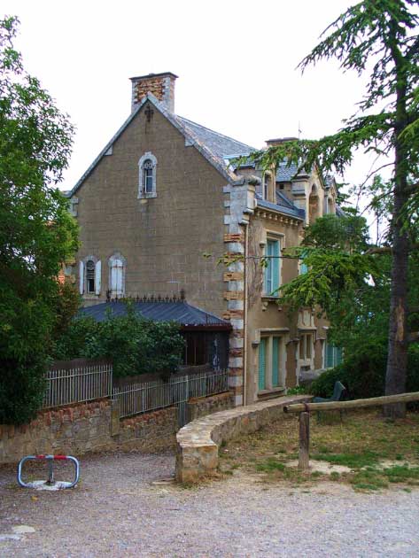 Villa Bethania in Rennes-le-Château was the estate of Berenger Saunière and was later purchased by Noël Corbu. (Hawobo /CC BY-SA 3.0)