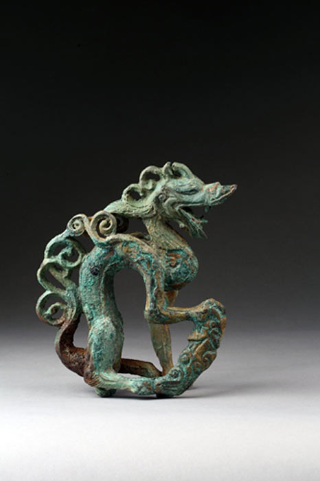 Una figura de dragón de bronce desenterrada de las ruinas de la Villa Olímpica de Taizicheng. (Instituto Provincial de Reliquias Culturales y Arqueología de Hebei)