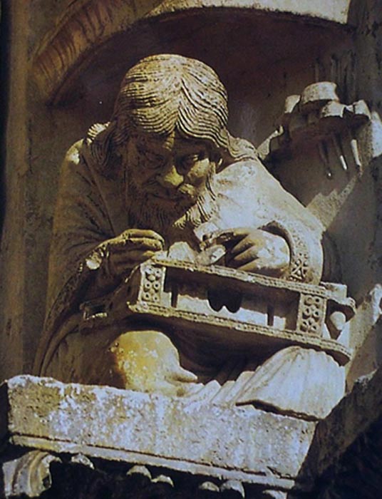 A scene at the Chartres Cathedral shows a philosopher on one of the archivolts over the right door of the west portal. This has been said to depict Pythagoras.