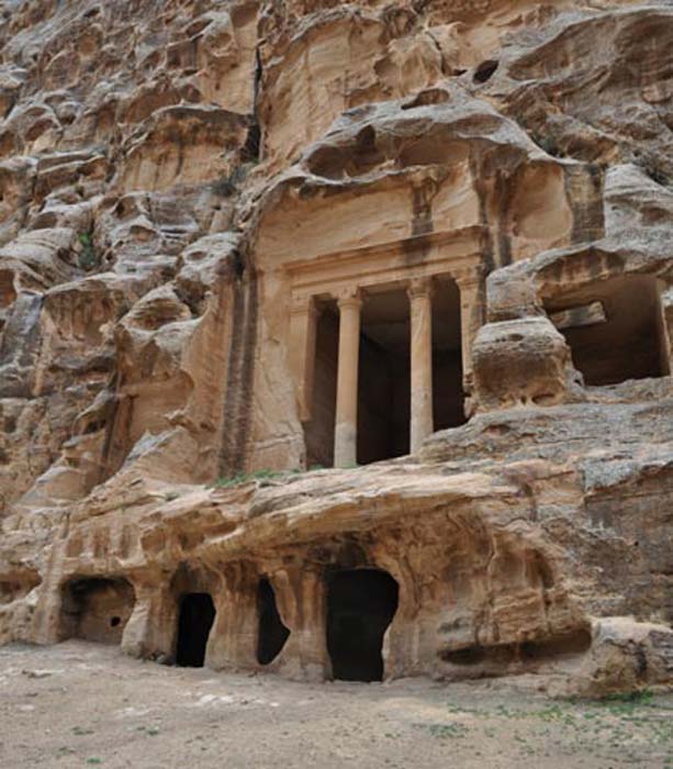 Cisternas de la ciudad nabatea de Little Petra. (Larry W. Mays)