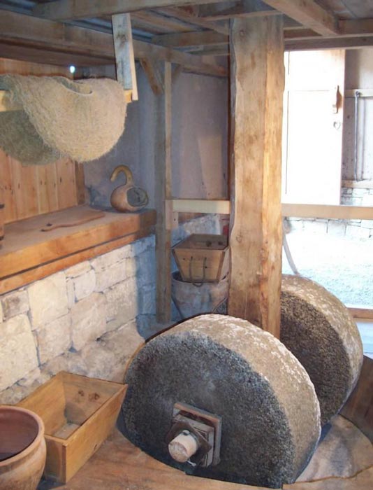 Los griegos de Creta fueron los primeros en producir aceite de oliva en cantidad. Este es un antiguo taller de producción de aceite de oliva en Klazomenai, Ionia, en la actual Turquía. (Dominio publico)