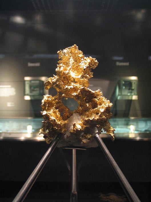 Crystalline gold in the Museum of Natural History in London