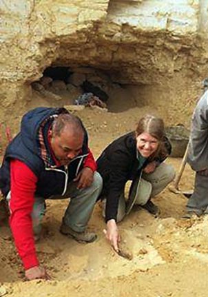 Mohamed Youssef and Sarah Percak at the El-Lisht site.