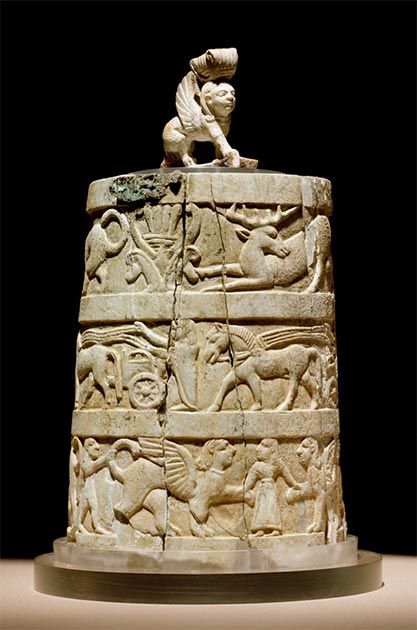 Etruscan ivory pyxis (box) and lid with sphinx-shaped handle, 650–625 BC. The 7th and early 6th centuries BC are known as the Orientalizing period because of the many eastern elements in the art. In this prosperous era of international trade, Etruscan artists manufactured luxury goods, such as those seen in this case, that reflect influences from the art of the eastern Mediterranean. (Walters Art Museum / Public Domain)