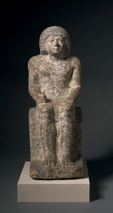 Example of red granite used in Old Kingdom statuary – seated statue of Nykara, 5th Dynasty. (Madreiling / Public Domain)