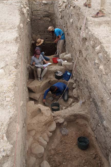 Excavating down to the Bronze Age layers.