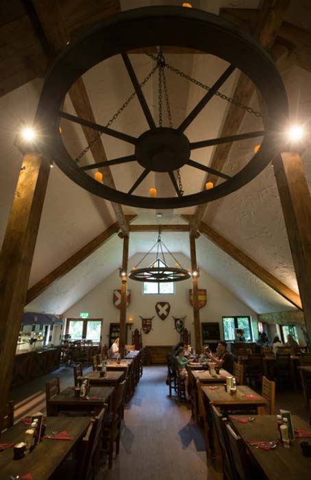 Family Feasts are served daily in the banqueting hall. (Warwick-castle.com)