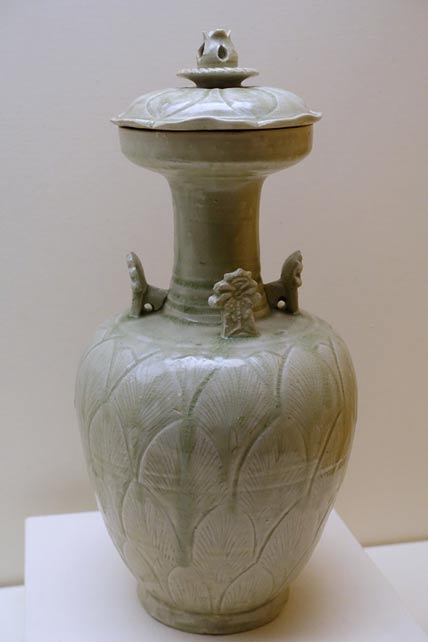 Funerary vase and cover, China, Longquan kilns, Zhejiang province, Northern Song dynasty, 10th or 11th century AD, green-glazed stoneware - Ethnological Museum, Berlin.