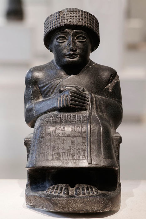 Gudea of Lagash (ruled c. 2144–2124 BC). Diorite statue found at Girsu. (Louvre Museum / Public Domain)