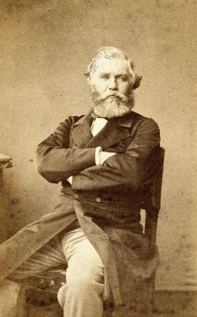Sir Austen Henry Layard, el asiriólogo inglés que dirigió las excavaciones en Nimrud, donde se descubrió la lente de Nimrud en 1850. (Dominio público)