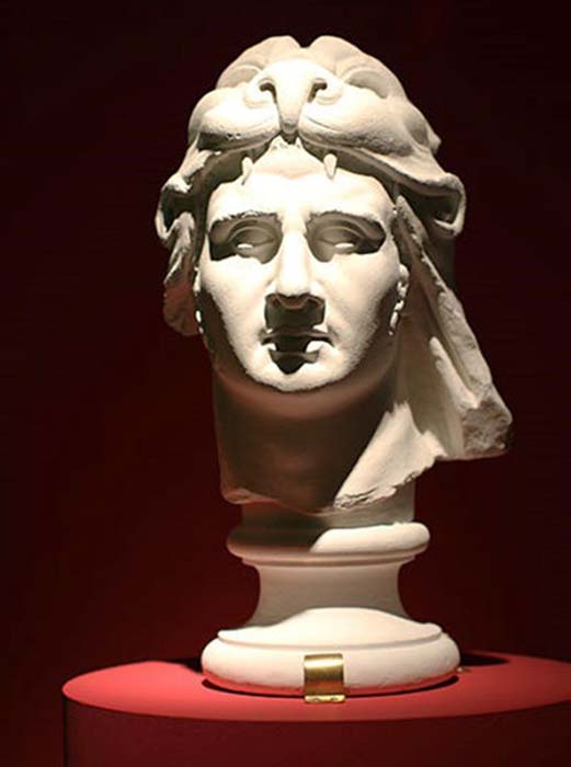 A bust of the king of Pontus Mithridates VI as Heracles. Marble, Roman imperial period (1st century).