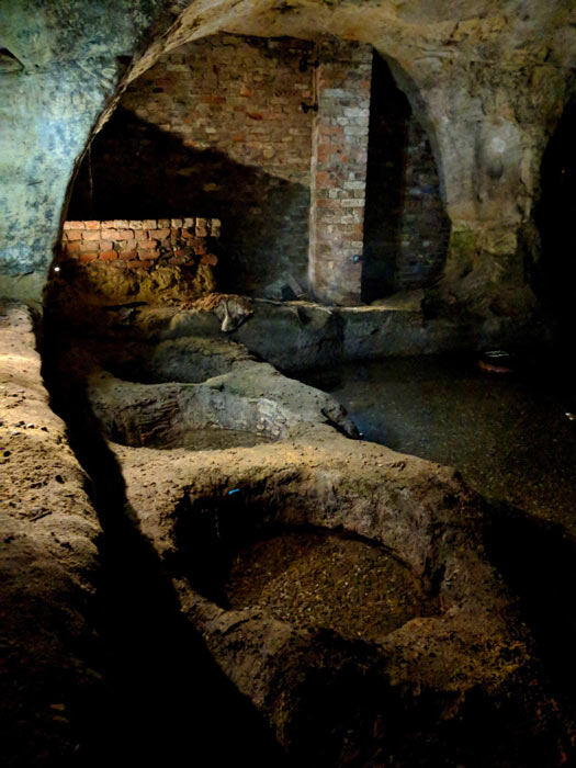 Inside Nottingham caves at Drury Hill. (CC BY-SA 4.0)