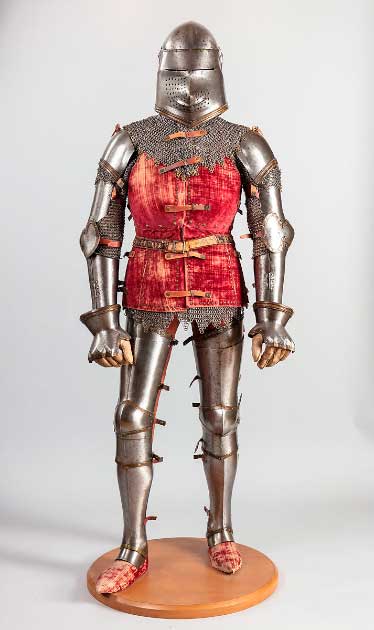 Italian armor ca. 1400–1450 AD discovered in the ruins of the Venetian fortress at Chalcis, on the Greek island of Euboea, which had fallen to the Turks in 1470. Weight: 41 lb. (18.6 kg). Source: The Metropolitan Museum of Art, Public Domain.