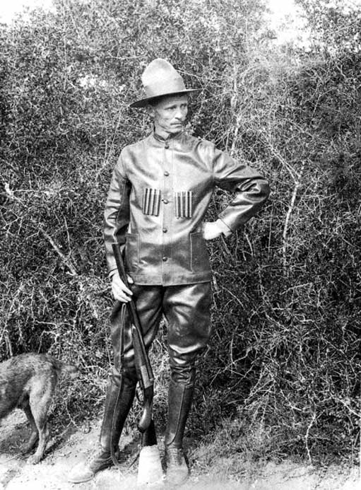 Major Philip Jacobus Pretorius armed for an elephant hunt. (Public Domain)