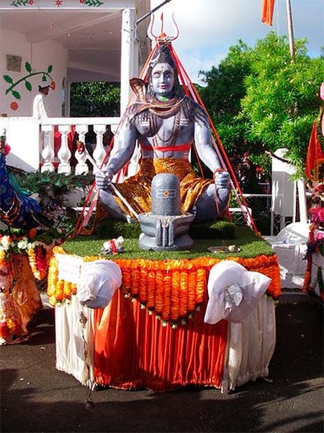 Meditating Shiva statue during Maha-Shivaratri festival. (Navneesh Ramessur/CC BY-SA 4.0)
