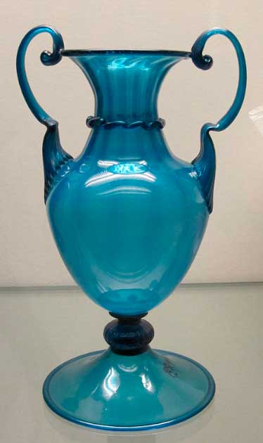 An elegant, Murano vase masterpiece from around 1600 AD, which is now part of the State Hermitage Museum collection in Saint Petersburg, Russia. (I, Sailko / CC BY-SA 3.0)