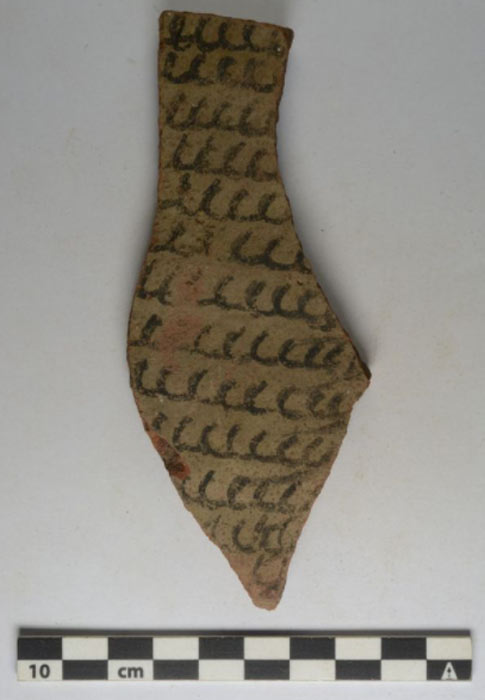 Naughty pupils had to write lines - hundreds of these tablets were found, with the same symbol usually written on both front and back. (Athribis-Project Tübingen)